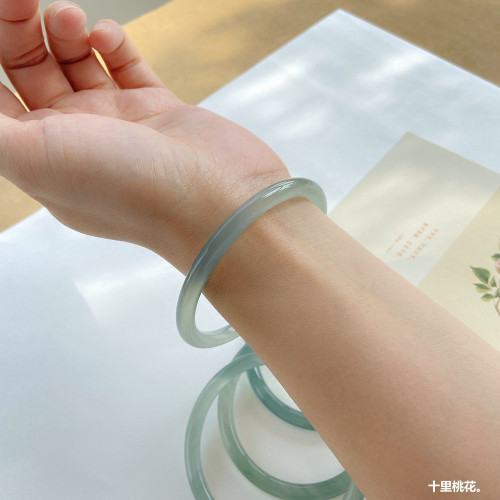 【熱賣】天然冰翠瑪瑙細圓條手鐲油青色美人鐲女款玉石鐲子叮噹鐲