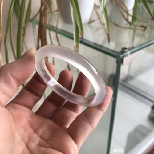 【新品特賣】天然瑪瑙玉鐲漸變色馬料香檳色冰種手鐲天然玉髓送禮