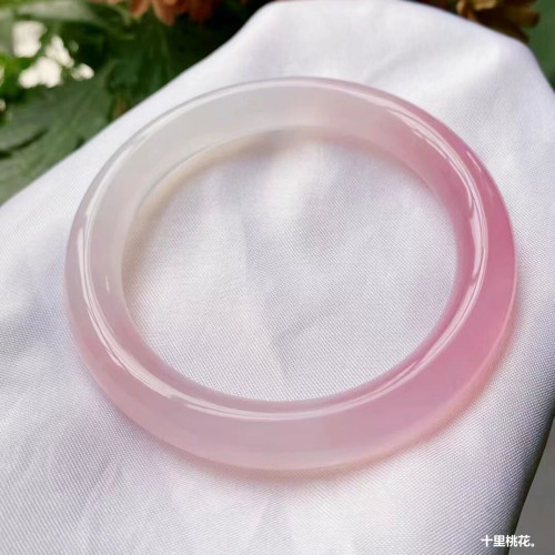 鬱金香淺粉色冰種玉髓瑪瑙手鐲白加粉圓條少女美人鐲漸變玉鐲批髮