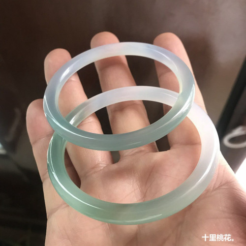 天然冰透玉髓瑪瑙手鐲女簡約淺綠半山半水圓條冰種美人鐲一件代髮