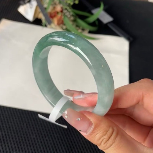 緬甸老坑翡翠糯冰種清新翠綠翡翠処理玉手鐲正圈飄花通透批髮送禮