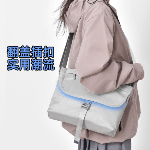 晴熙斜挎包男士挎包女潮牌大容量單肩包學生情侶休閒運動小背包郵