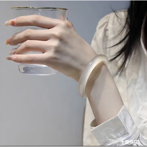 天然瑪瑙手鐲高冰透玉髓鐲子女高冰白月光瑪瑙手鐲女款時尚荔枝凍