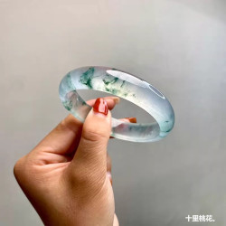 天然高冰種飄花翡翠手鐲緬甸老坑天山翠玻璃種水潤圓條玉手鐲玉鐲