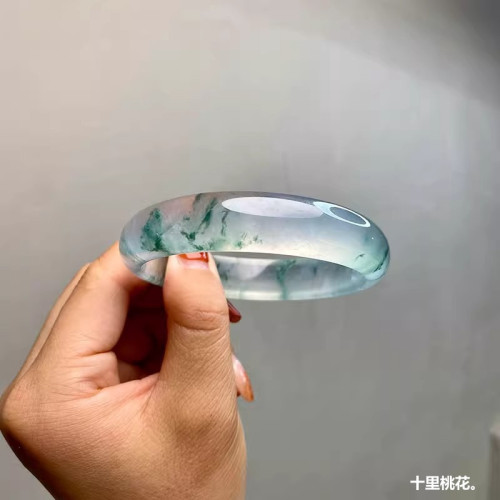 天然高冰種飄花翡翠手鐲緬甸老坑天山翠玻璃種水潤圓條玉手鐲玉鐲