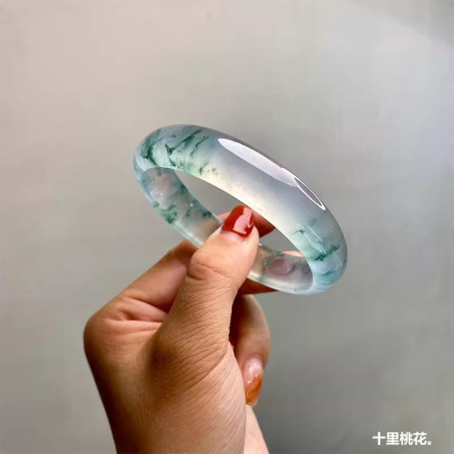 天然高冰種飄花翡翠手鐲緬甸老坑天山翠玻璃種水潤圓條玉手鐲玉鐲