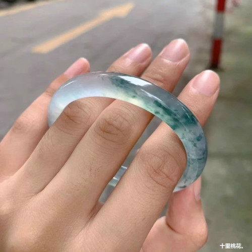 天然緬甸翡翠飄花手鐲正品天山翠女水潤玻璃種貴妃手鐲高冰種玉鐲