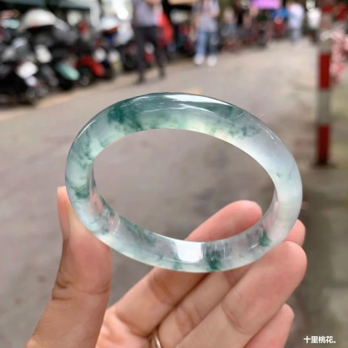 天然緬甸翡翠飄花手鐲正品天山翠女水潤玻璃種貴妃手鐲高冰種玉鐲