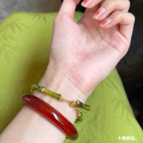 天然巴西紅瑪瑙手鐲少女款鐲子本命年扁條原色紅冰種玉髓首飾禮物