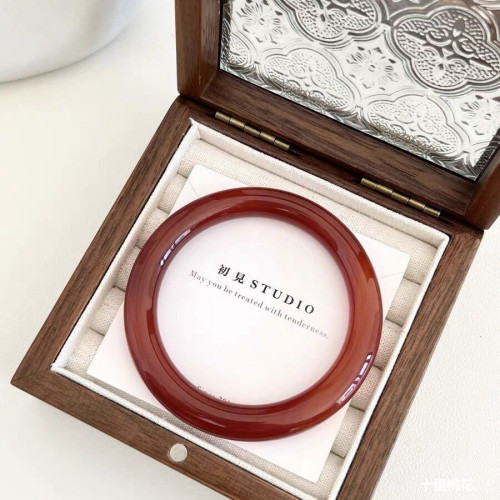 【新品優選】天然紅瑪瑙手鐲女本命年紅色鐲子圓條玉鐲生日禮物