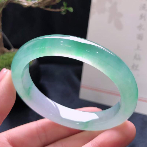 老坑緬甸冰種飄花翡翠手鐲飄綠花正圈玉鐲少女款專櫃玉手鐲通透款