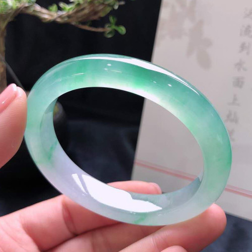 老坑緬甸冰種飄花翡翠手鐲飄綠花正圈玉鐲少女款專櫃玉手鐲通透款
