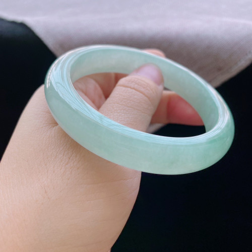 緬甸天然翡翠手鐲女款冰糯種晴水底滿色葡萄肉寬邊翡翠玉手鐲