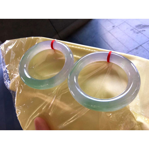 天然緬甸冰種翡翠手鐲圓條春彩玻璃種飄綠玉鐲子老坑a貨貴妃手鐲