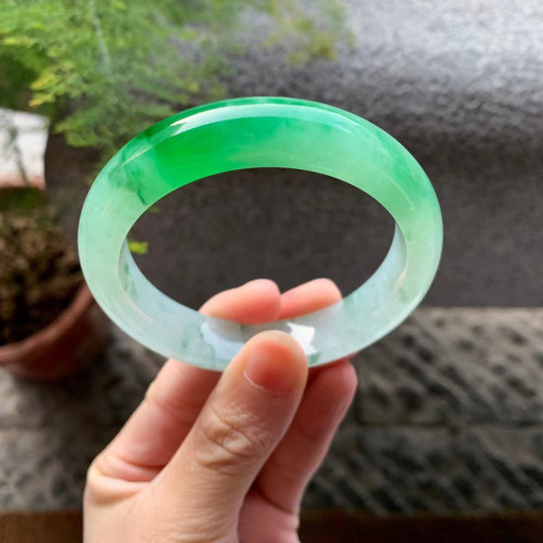 冰種陽綠翡翠手鐲緬甸天然a貨正品飄綠花正圈玉鐲子女寬版玉手鐲