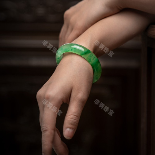 天然緬甸翡翠手鐲冰飄花手鐲女款玉手鐲子冰種陽綠貴妃鐲時尚送禮