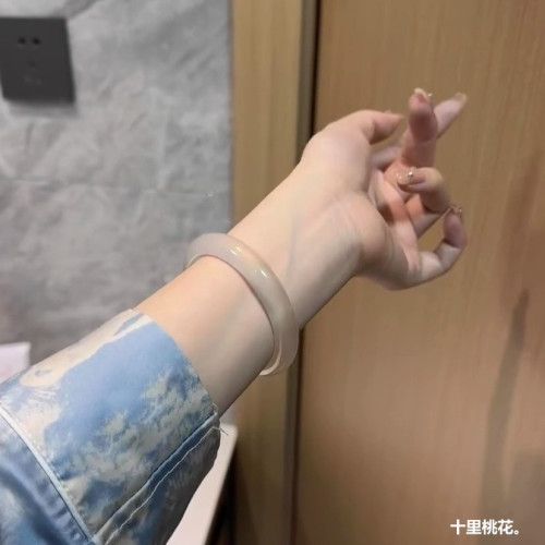 天然高冰瑪瑙手鐲女冰透玉髓鐲子冰種白月光翡翠玉鐲女款情人節禮