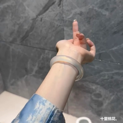天然高冰瑪瑙手鐲女冰透玉髓鐲子冰種白月光翡翠玉鐲女款情人節禮