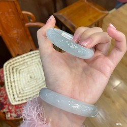 天然緬甸翡翠手鐲女白月光糯冰種鐲子翡翠淺綠色高顔值送女友批髮