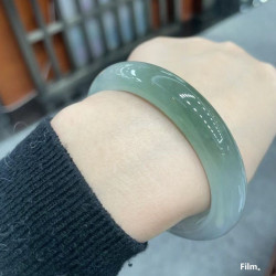 緬甸翡翠手鐲冰糯種晴水油青飄花女玉鐲子正圈貴妃鐲老坑滿綠陽綠