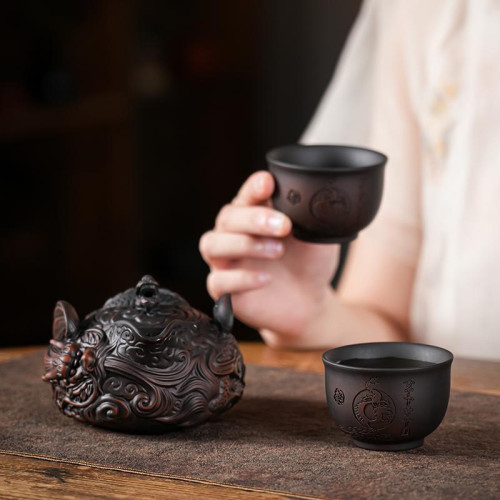 雲南手工紫陶滿工雕旅行茶具一壺二盃便攜式手抓茶壺戶外旅遊泡茶