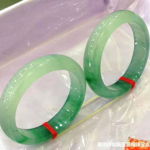 天然緬甸老坑陽綠翡翠手鐲貴妃玉鐲女款橢圓形冰糯種飄花翡翠手鐲