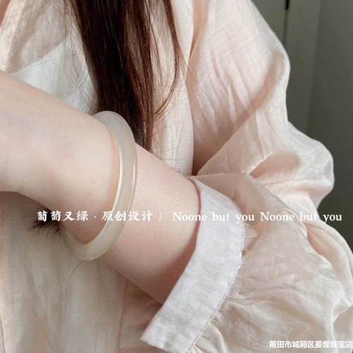 天然白月光手鐲透亮冰種荔枝凍瑪瑙手鐲細圓條玉髓美人叮噹鐲 6mm