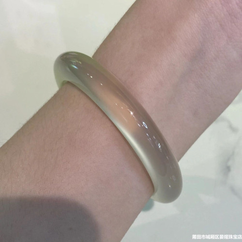 正品天然瑪瑙手鐲冷白變淺香檳色高冰種玉髓扁條冰透鐲子閨蜜禮物