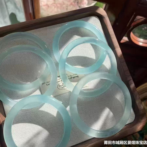 廠家批髮天青凍淡藍水冰種細圓條瑪瑙手鐲女款天然玉髓手鐲美人鐲