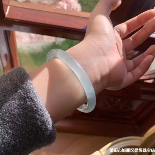 廠家批髮天青凍淡藍水冰種細圓條瑪瑙手鐲女款天然玉髓手鐲美人鐲