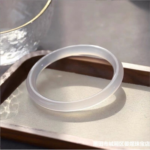 天然瑪瑙手鐲白月光玉髓手鐲美人鐲荔枝凍細圓條叮噹鐲金店同款感