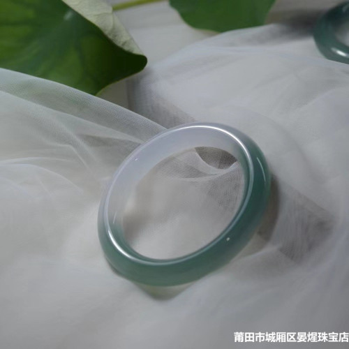 半山半水漸變綠玉鐲透亮冰種瑪瑙手鐲油青玉鐲扁條玉髓手鐲美人鐲