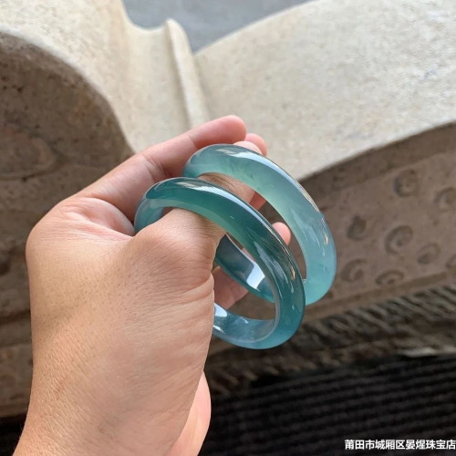 天然緬甸翡翠手鐲晴水冰種藍水底美人條正圈湖水藍玉石手鐲少女款